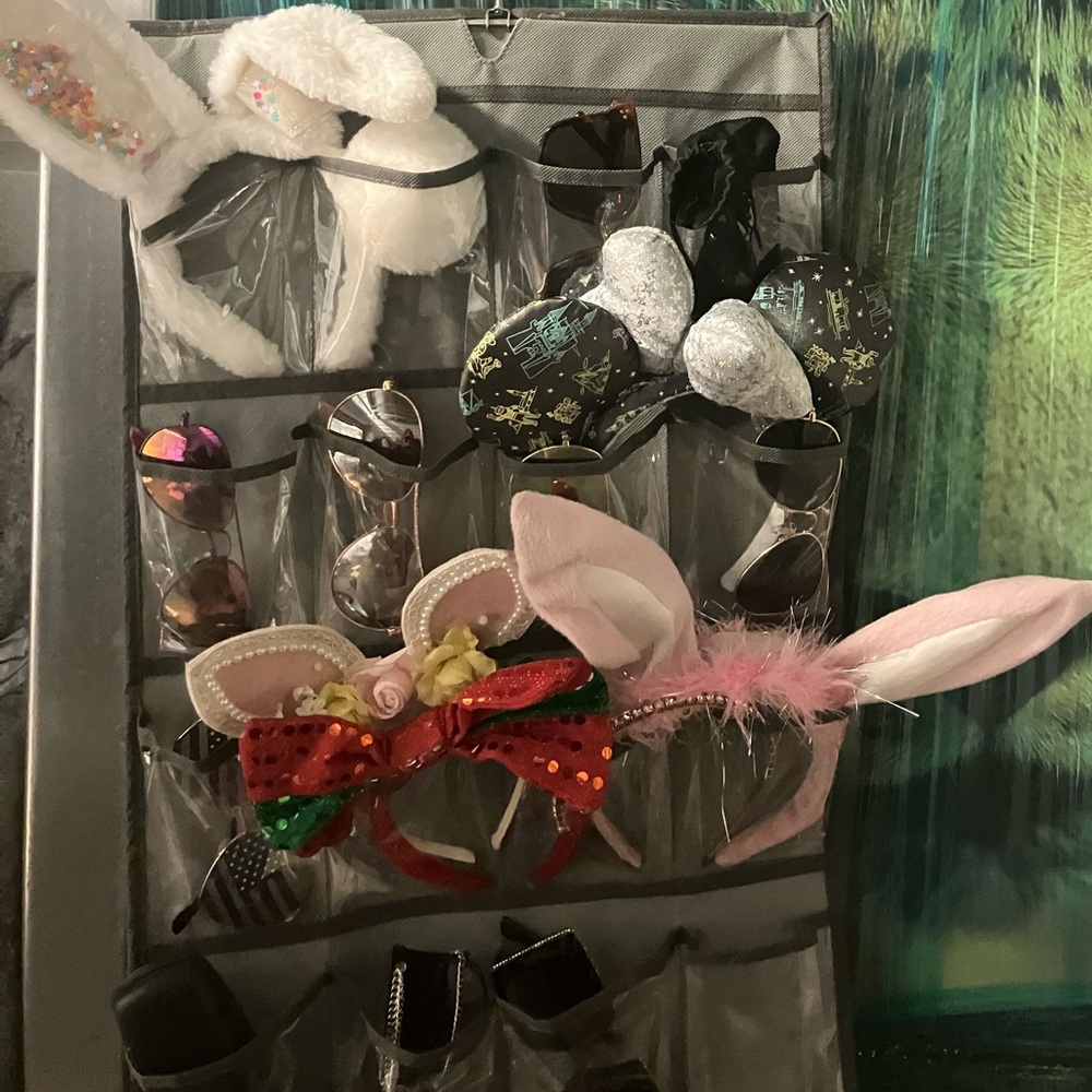 Sunglasses & accessories holder! (including all sunglasses and head frame gear😉🐰